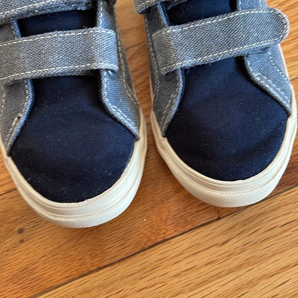 Old Navy size 10 blue/navy Velcro sneakers - Picture 4 of 6